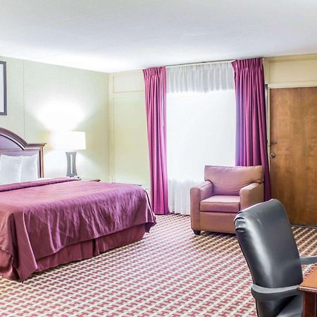 Quality Inn & Suites Fayetteville Exteriör bild