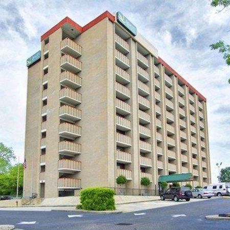 Quality Inn & Suites Fayetteville Exteriör bild