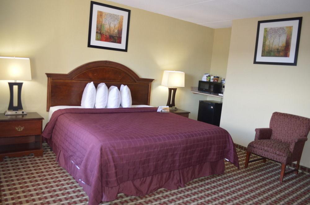 Quality Inn & Suites Fayetteville Exteriör bild