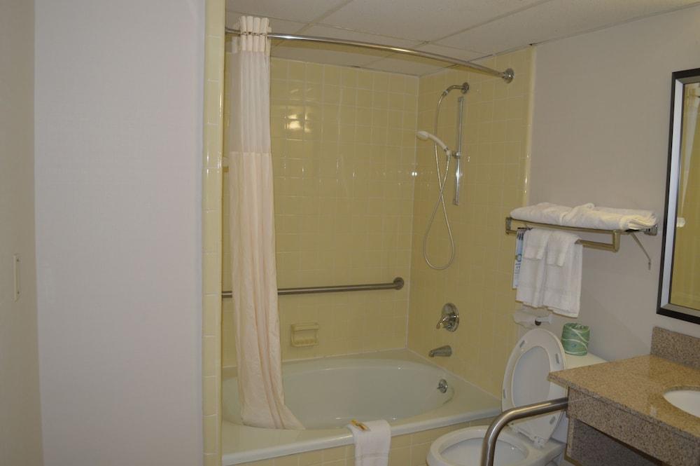 Quality Inn & Suites Fayetteville Exteriör bild