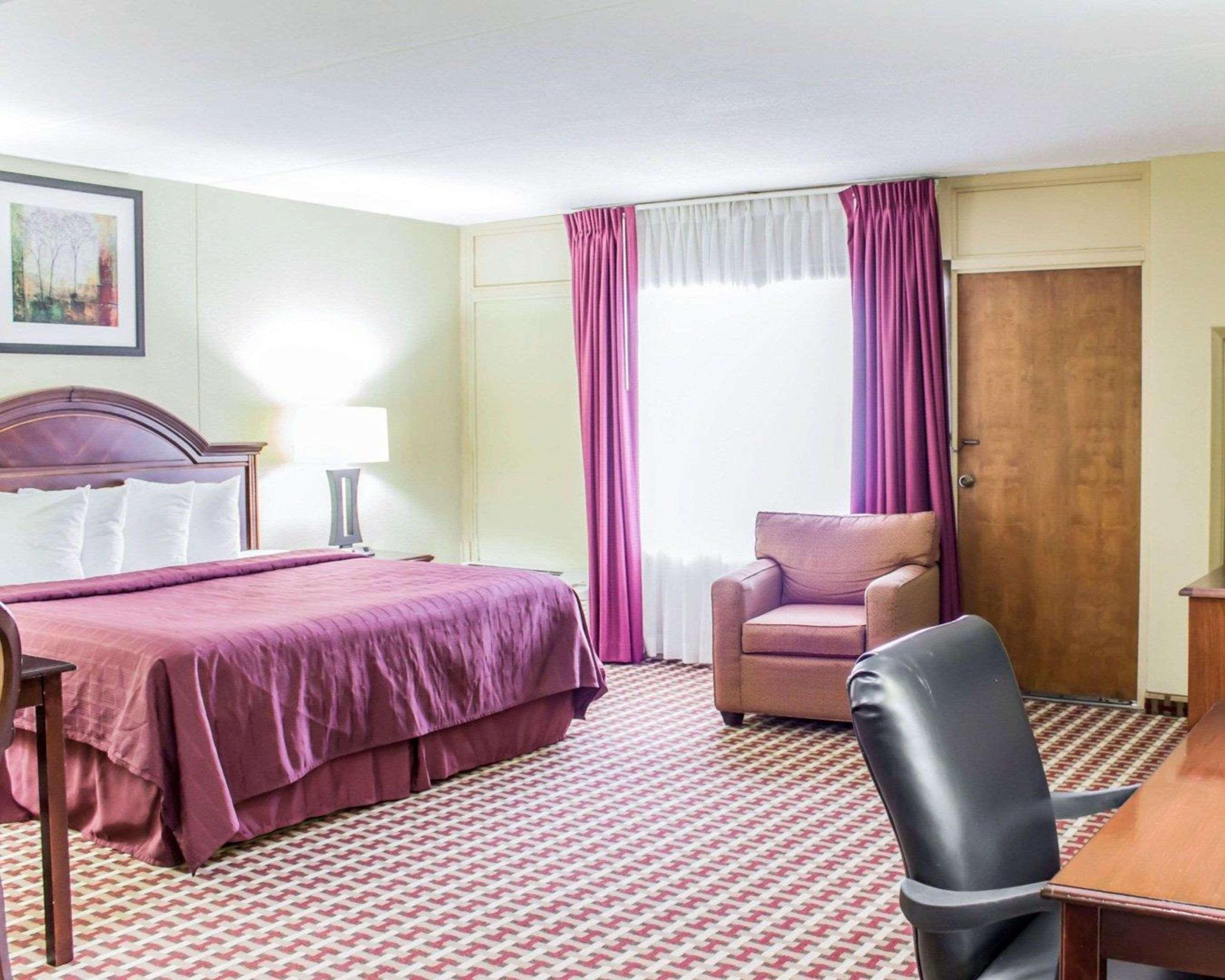 Quality Inn & Suites Fayetteville Exteriör bild