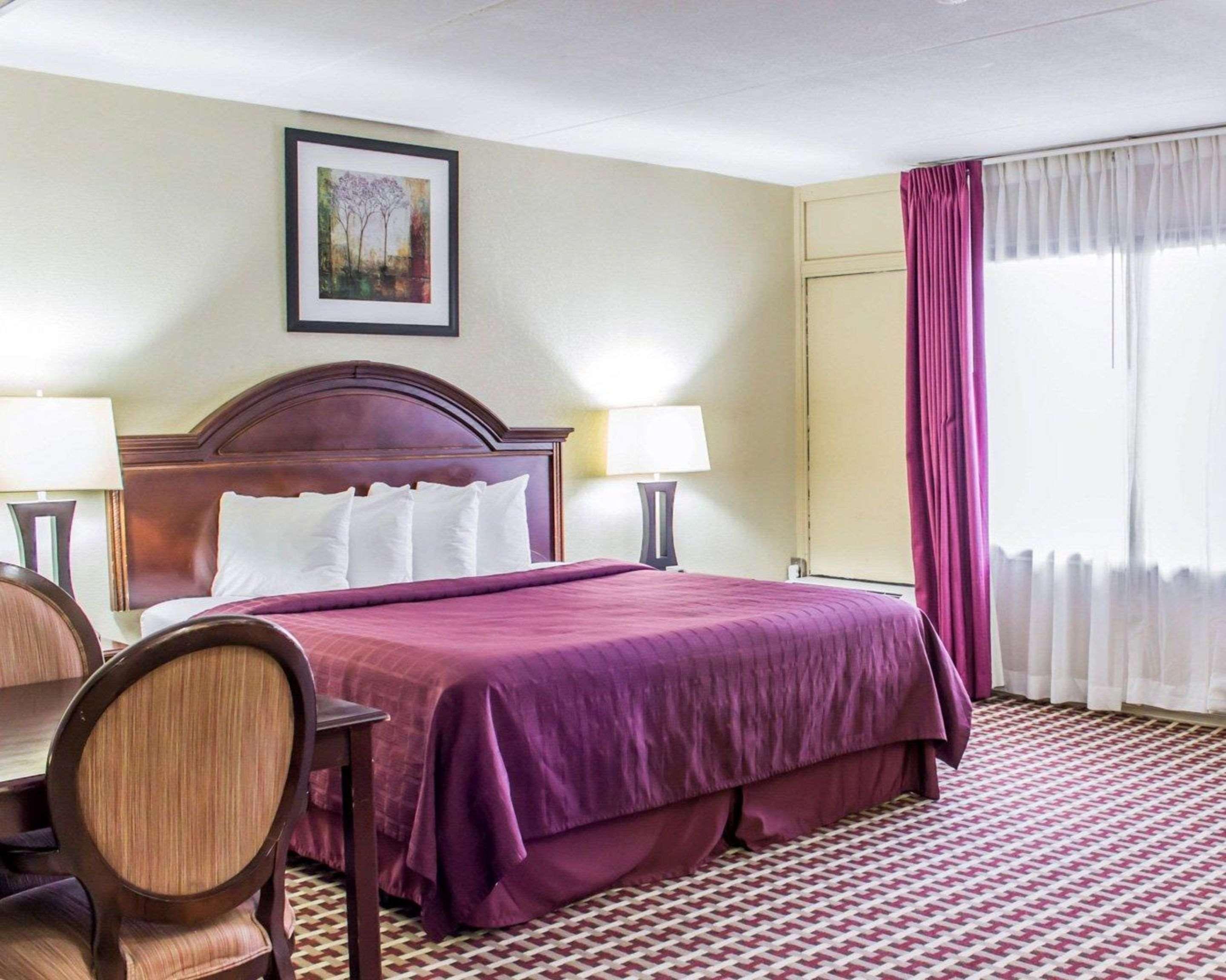 Quality Inn & Suites Fayetteville Exteriör bild