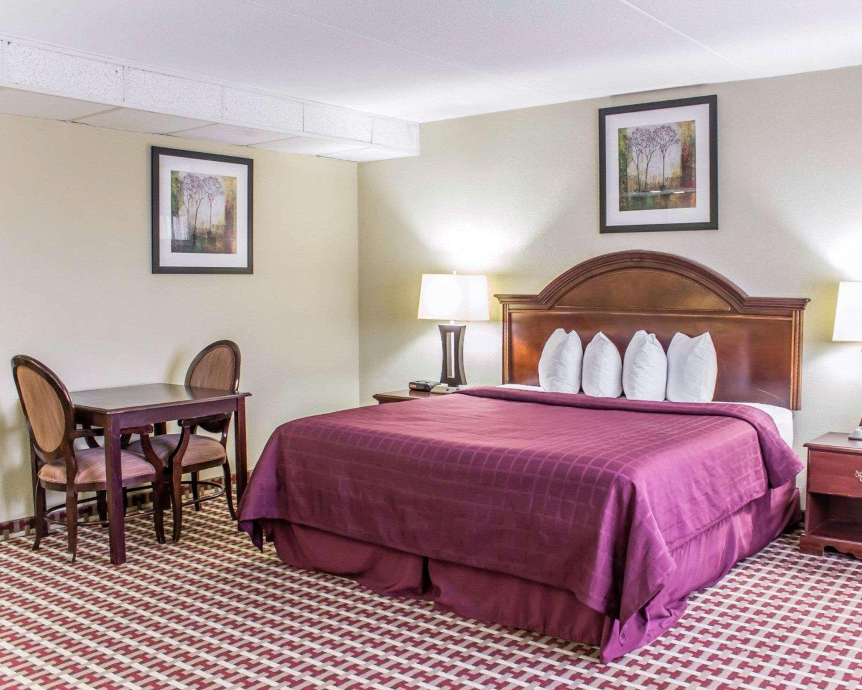Quality Inn & Suites Fayetteville Exteriör bild