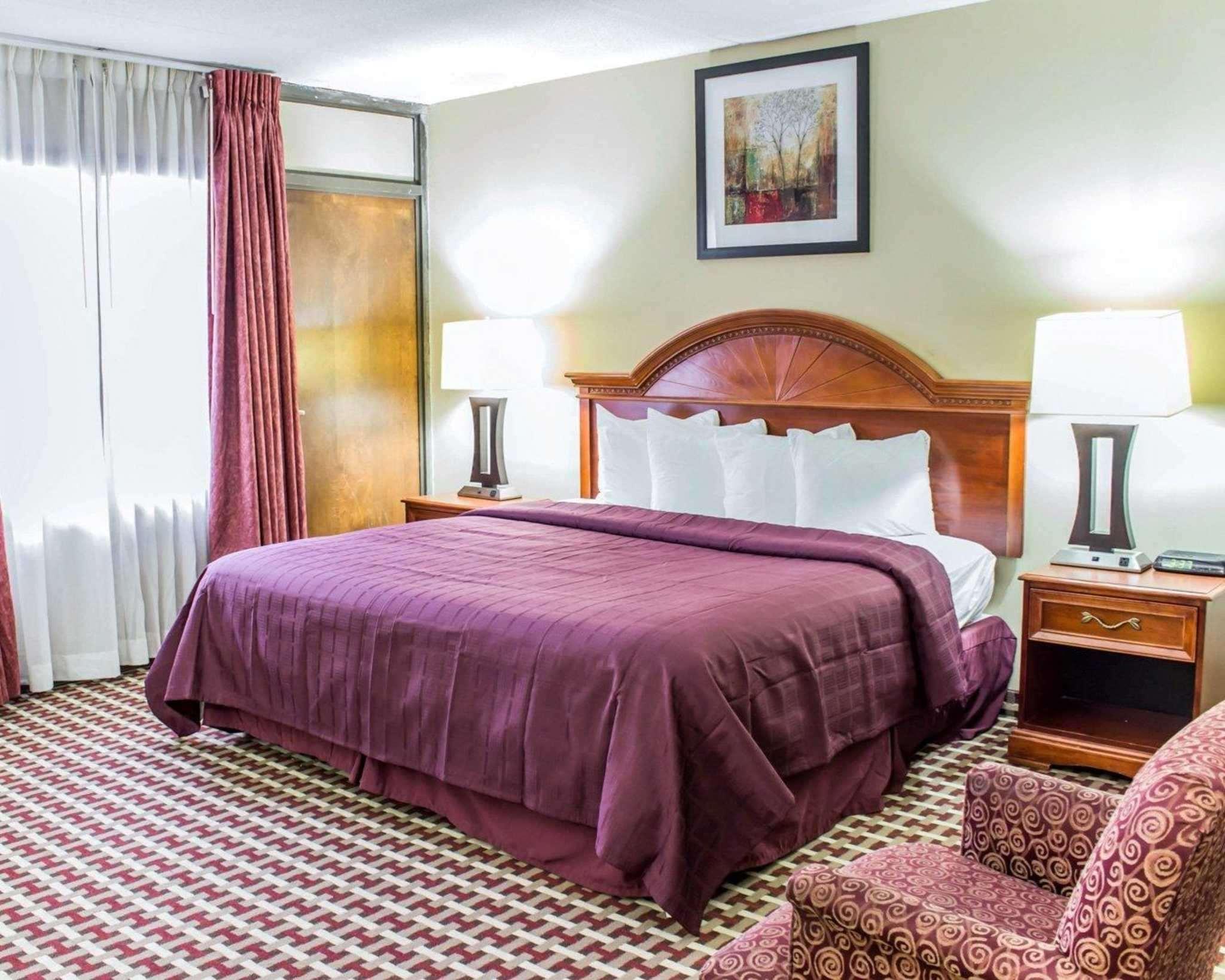 Quality Inn & Suites Fayetteville Exteriör bild