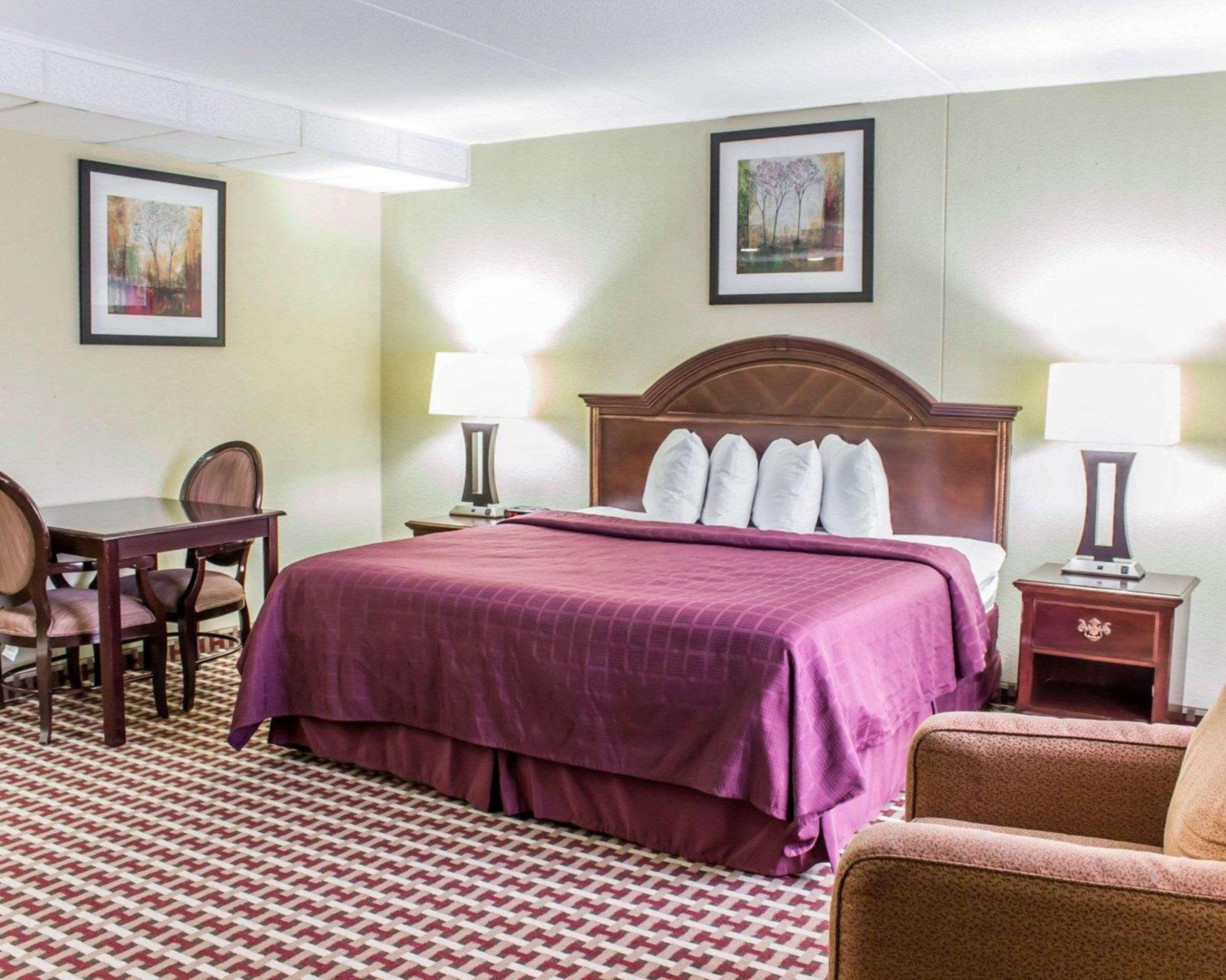 Quality Inn & Suites Fayetteville Exteriör bild