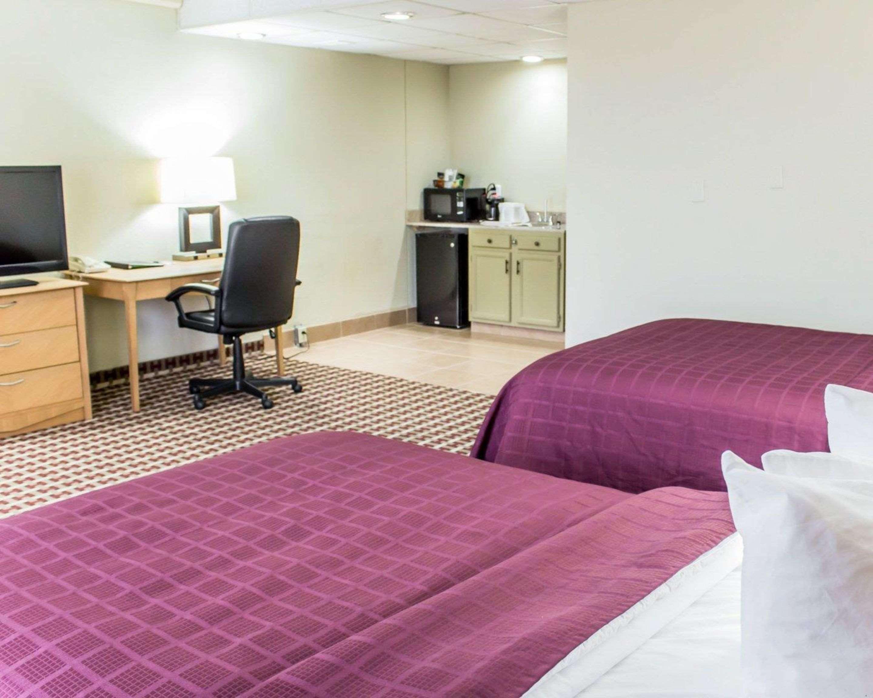 Quality Inn & Suites Fayetteville Exteriör bild