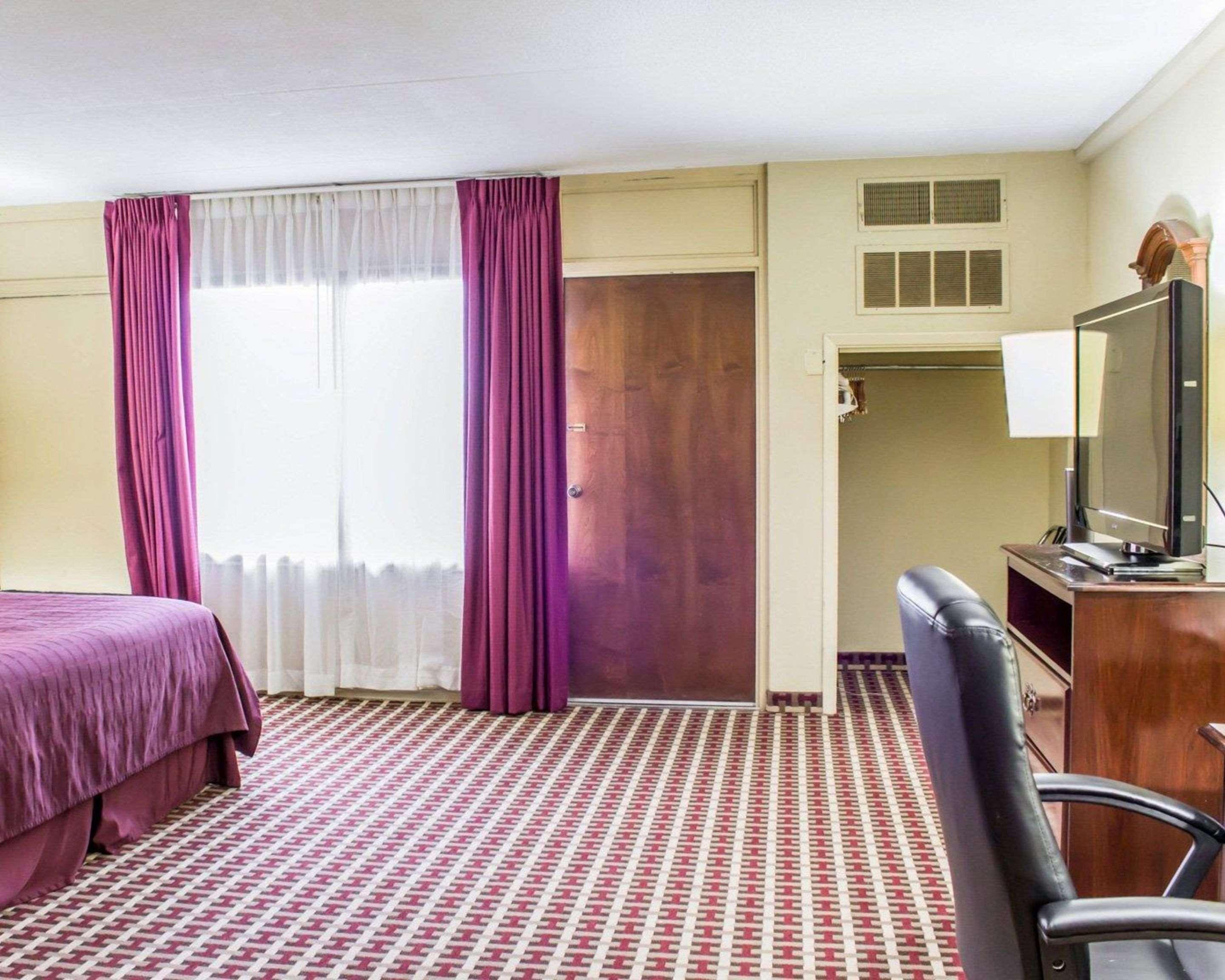 Quality Inn & Suites Fayetteville Exteriör bild