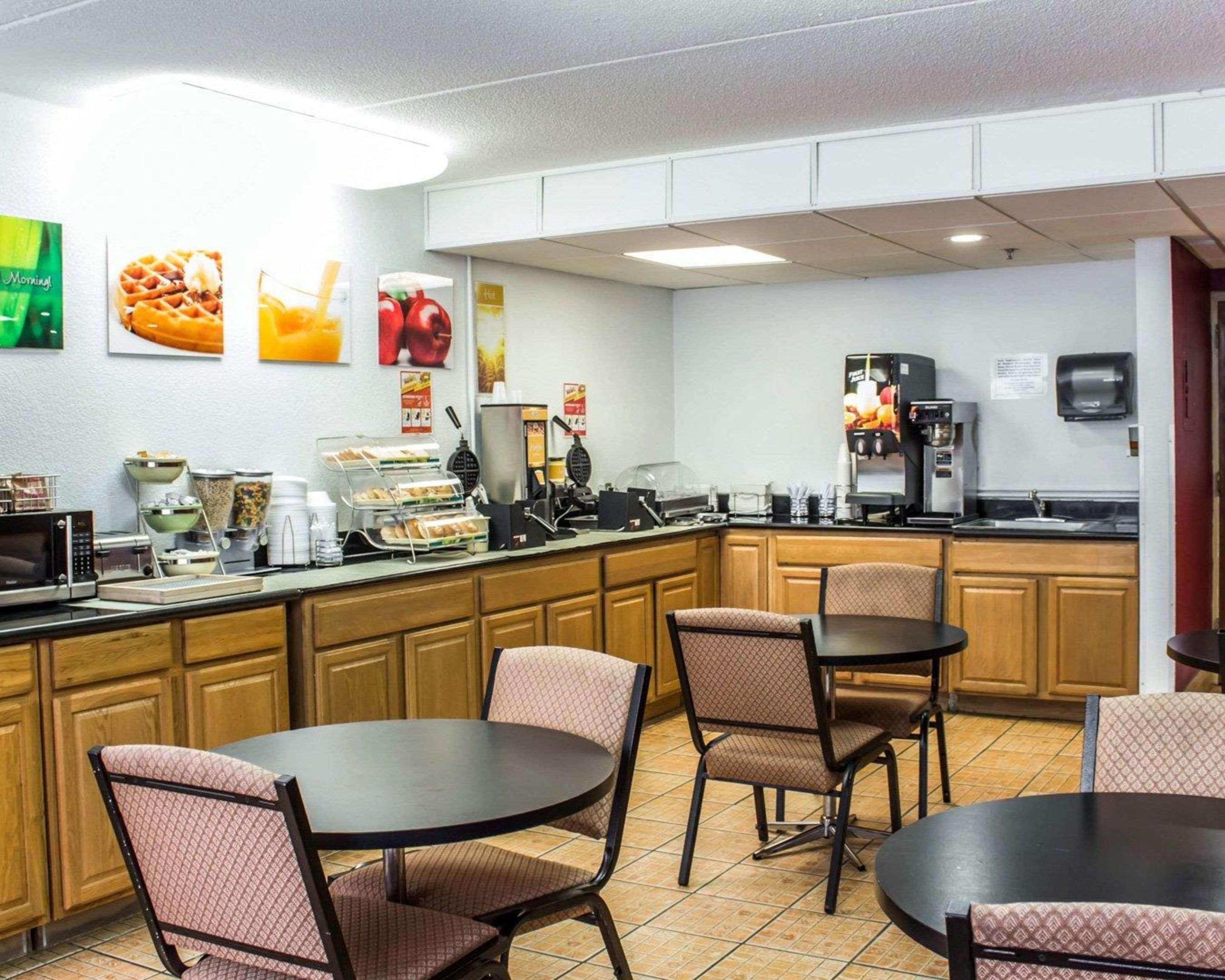 Quality Inn & Suites Fayetteville Exteriör bild