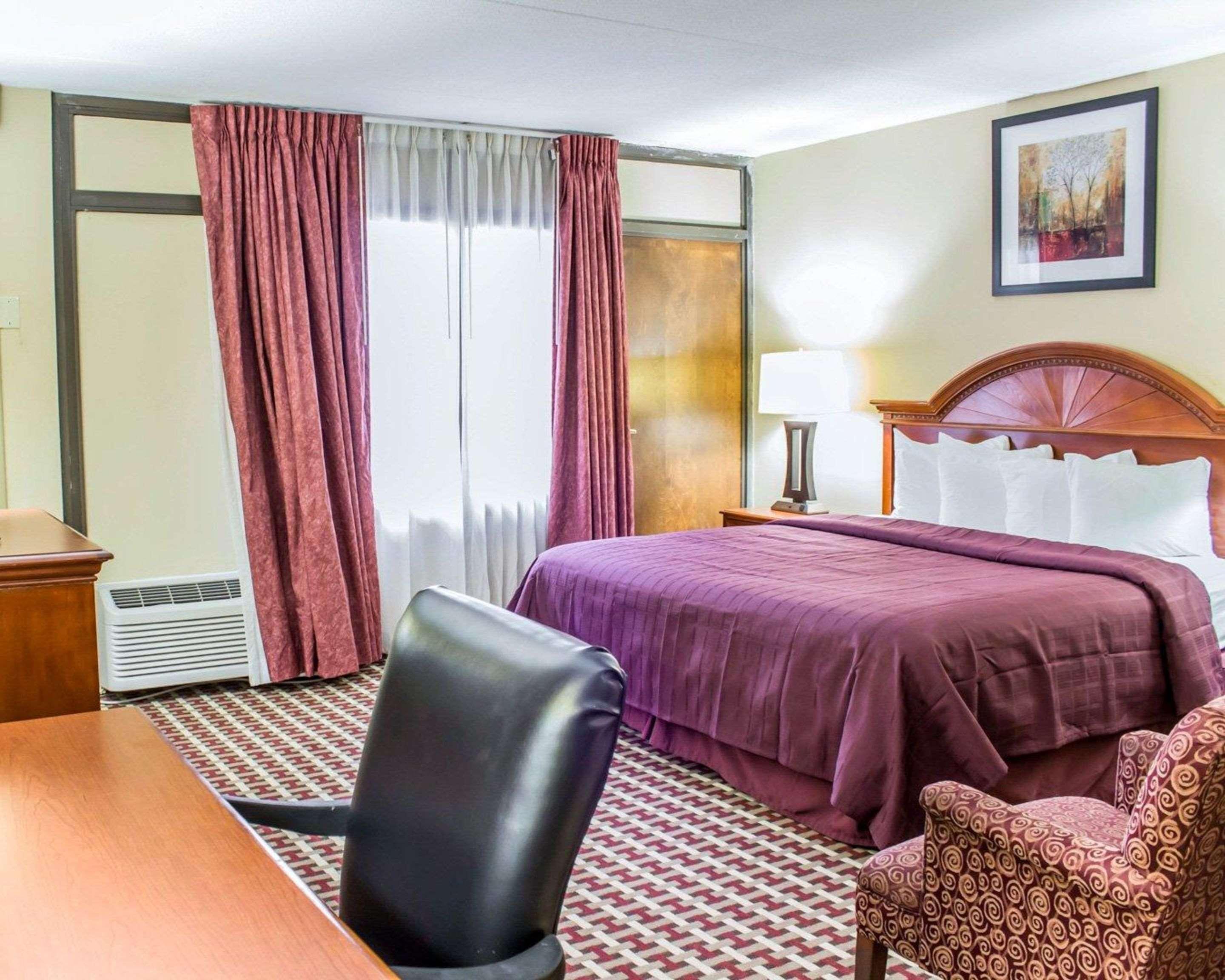 Quality Inn & Suites Fayetteville Exteriör bild