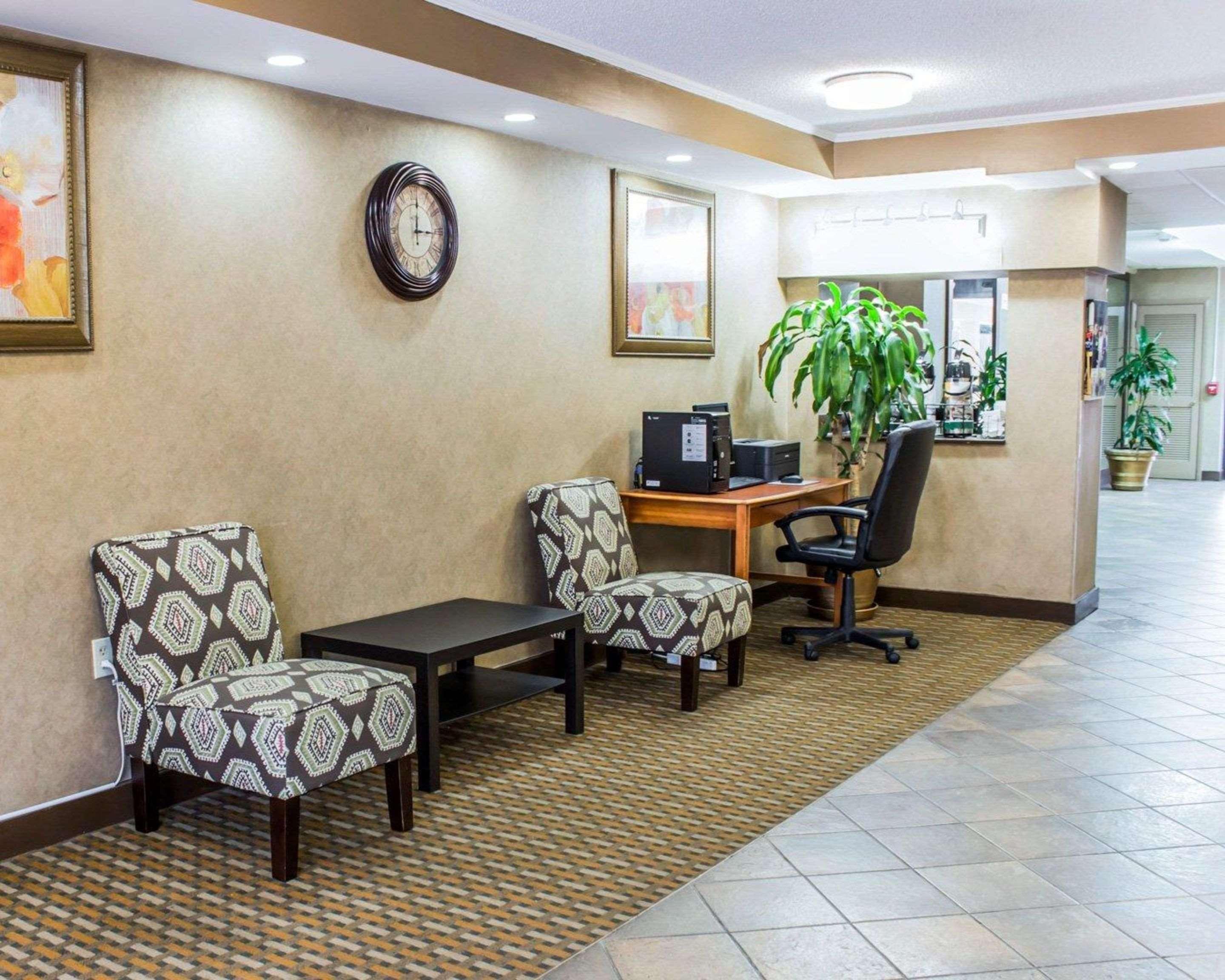 Quality Inn & Suites Fayetteville Exteriör bild