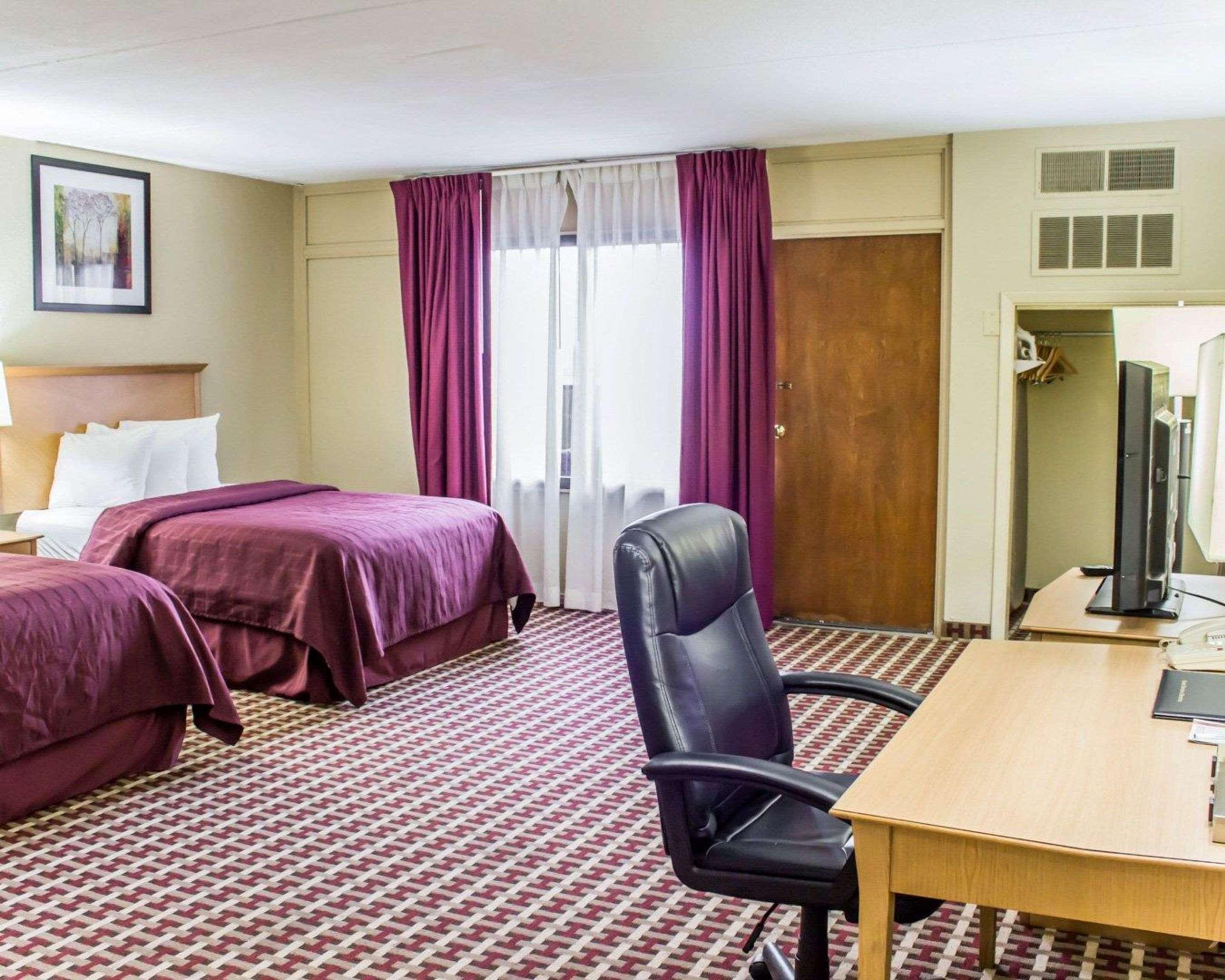 Quality Inn & Suites Fayetteville Exteriör bild