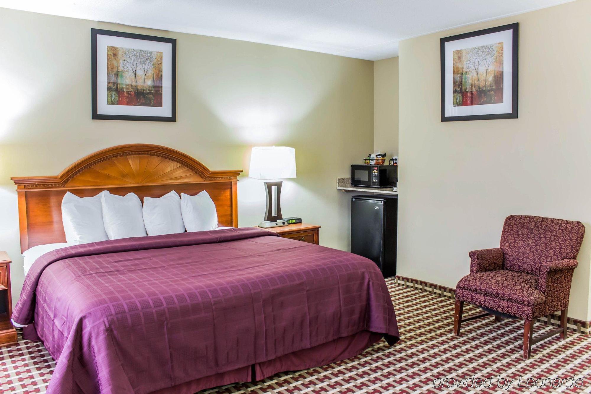 Quality Inn & Suites Fayetteville Exteriör bild