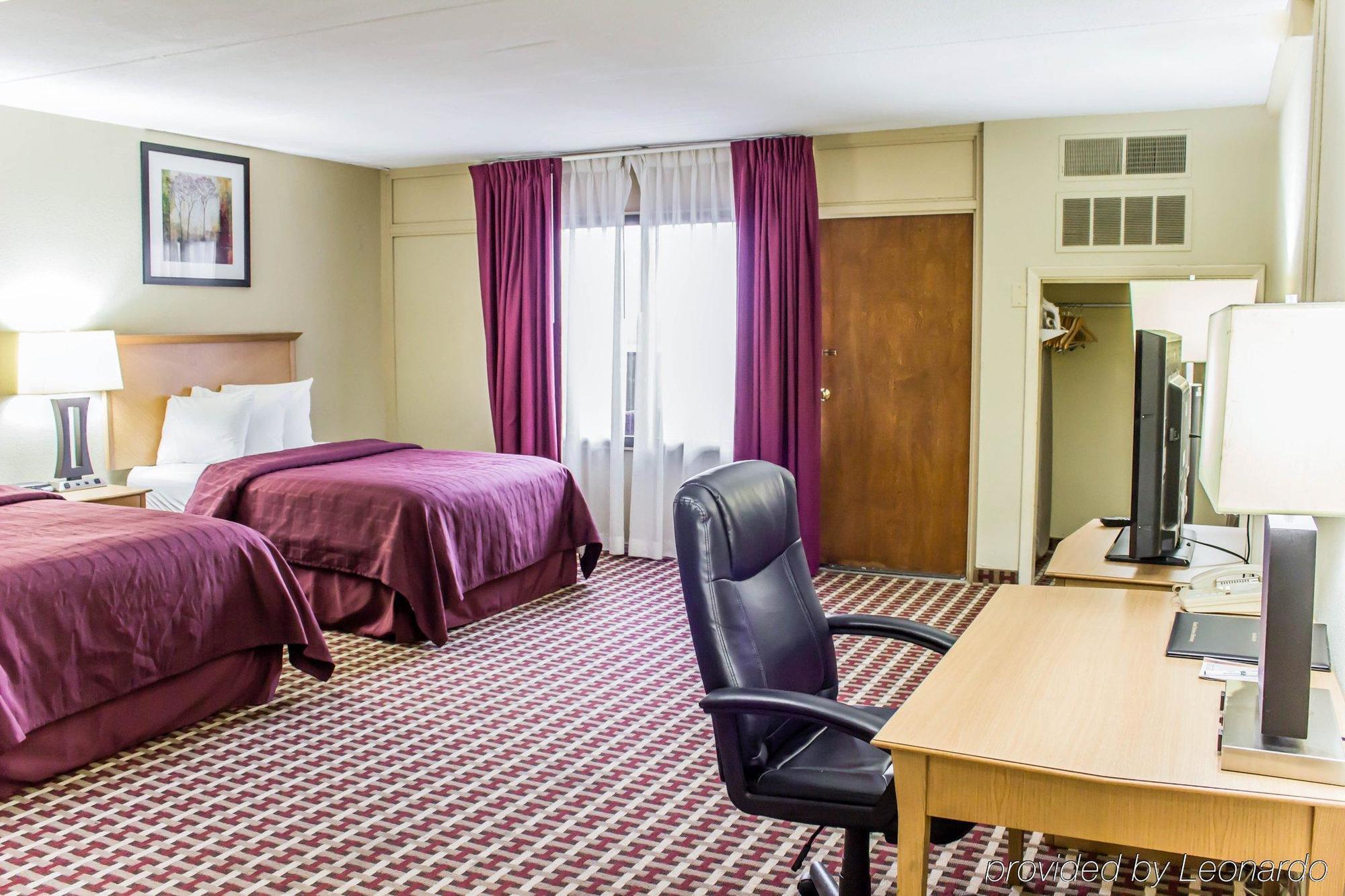 Quality Inn & Suites Fayetteville Exteriör bild