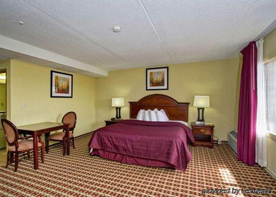 Quality Inn & Suites Fayetteville Exteriör bild