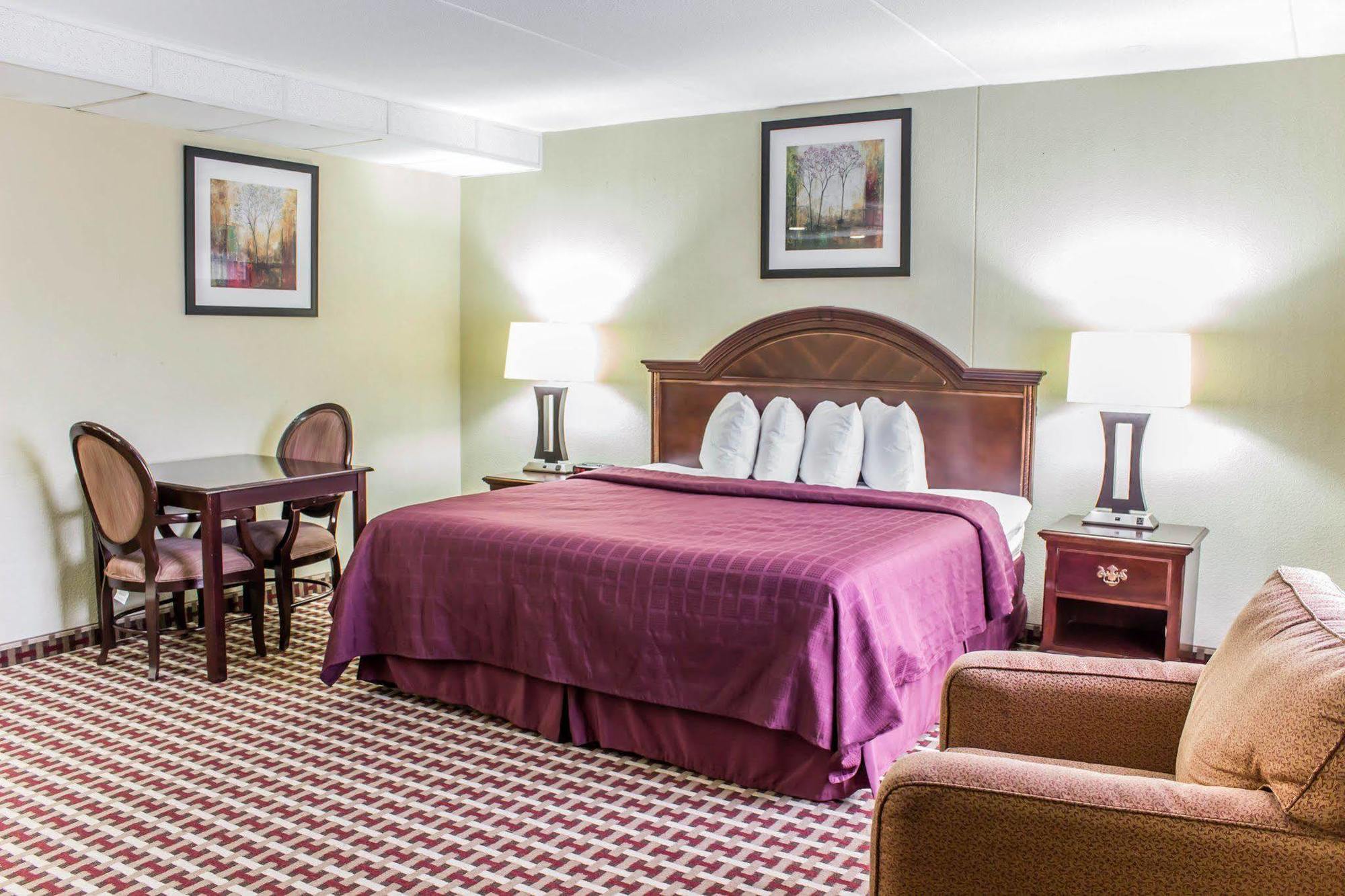 Quality Inn & Suites Fayetteville Exteriör bild