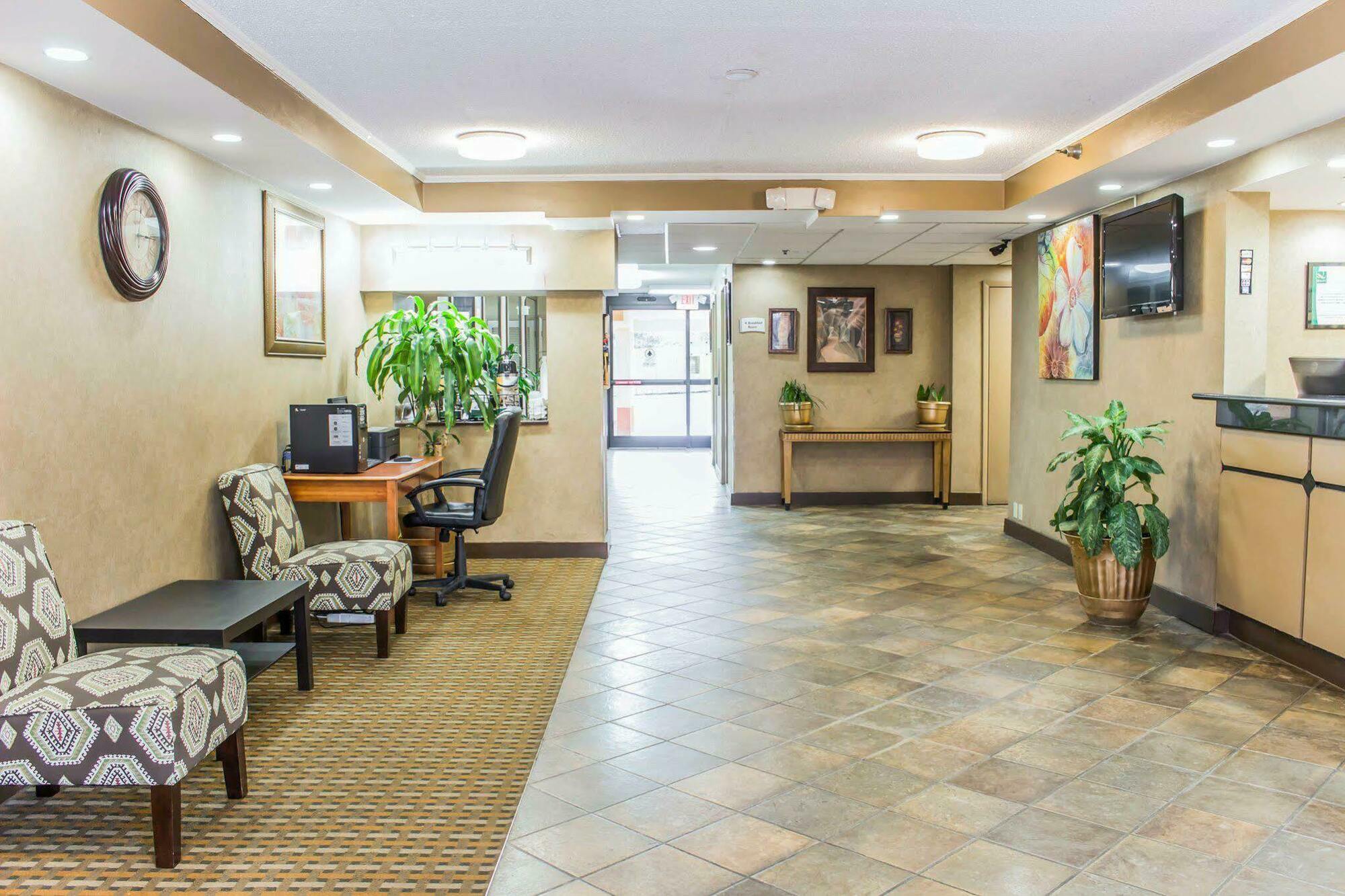 Quality Inn & Suites Fayetteville Exteriör bild