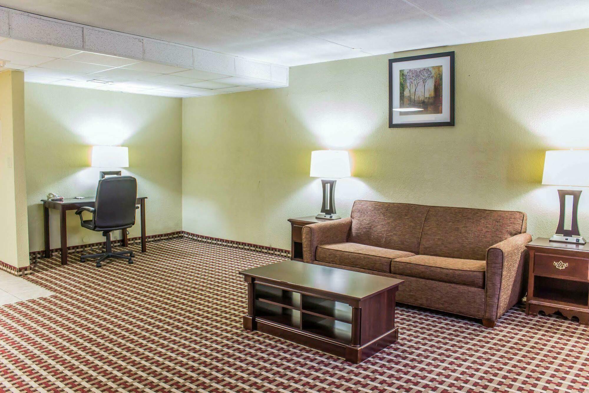 Quality Inn & Suites Fayetteville Exteriör bild